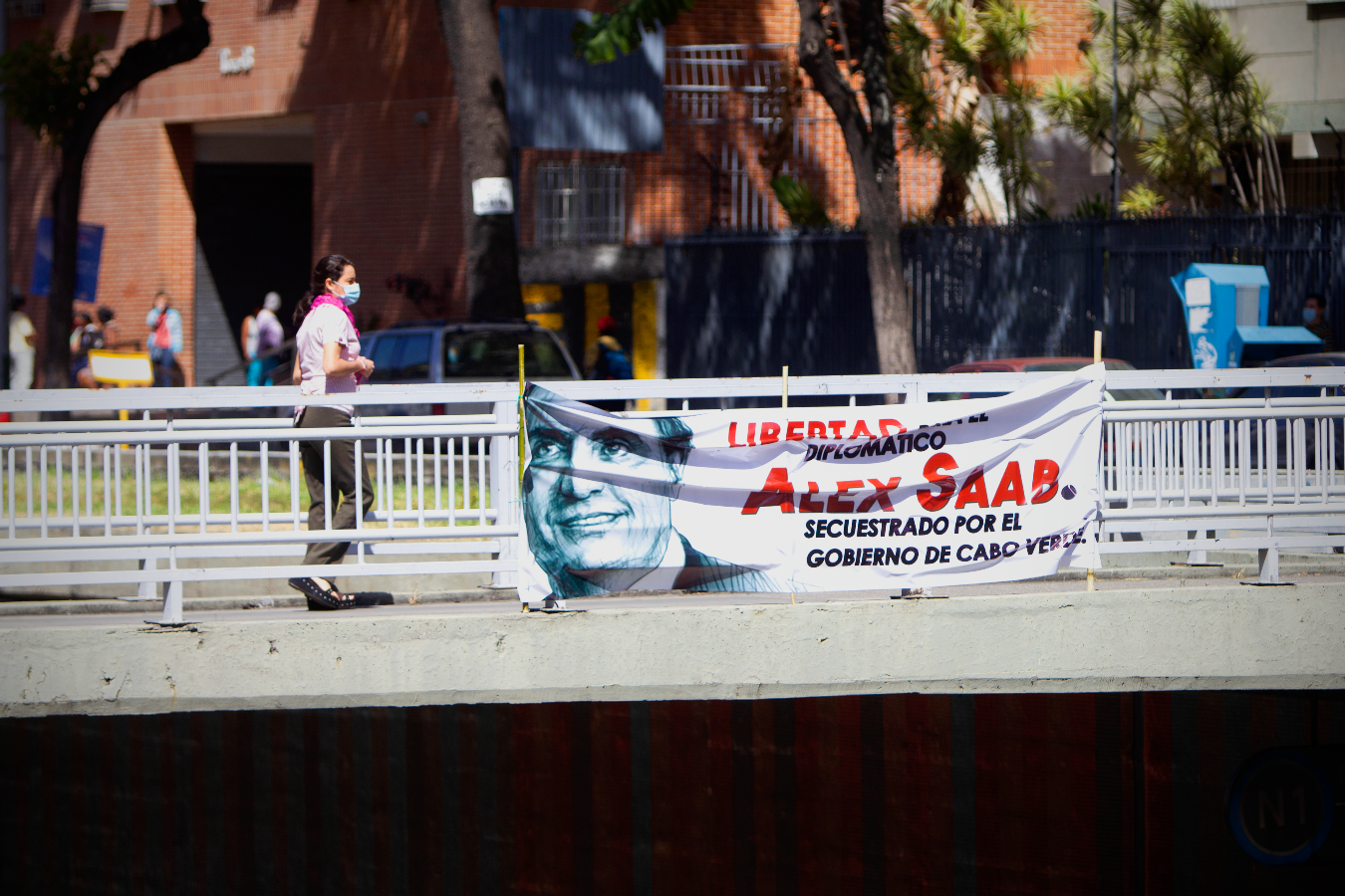 Pancartas en Venezuela piden liberación de testaferro del régimen detenido en Cabo Verde